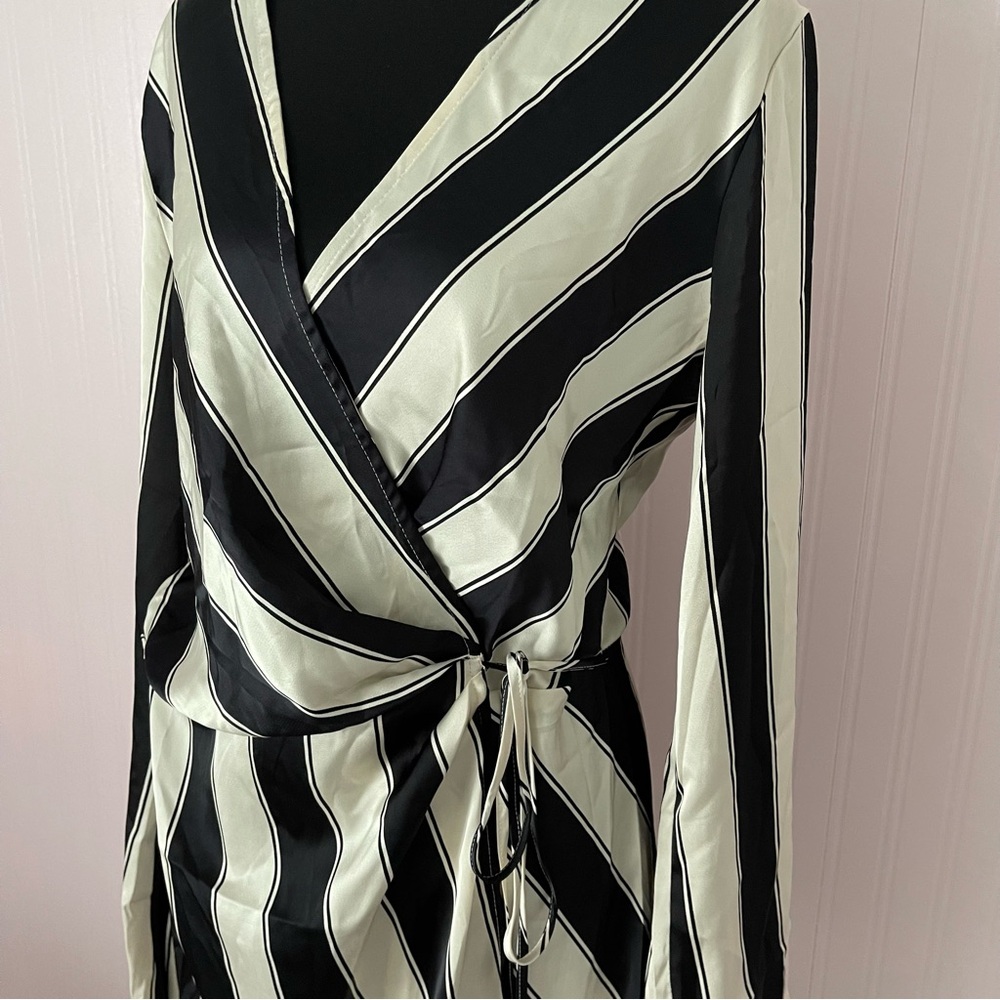 H & M satin NWT bathrobe medium lightweight striped tie waist black cover up‎ - Picture 4 of 8